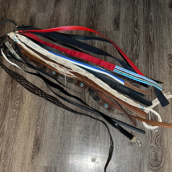 Accessories - 19 Assorted Belts & Hanger